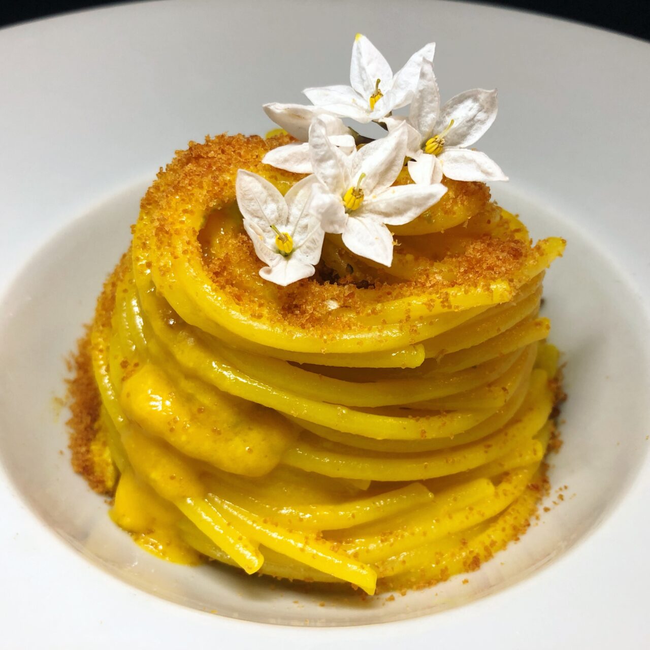 Spaghetti alla chitarra mit Safran und Bottarga