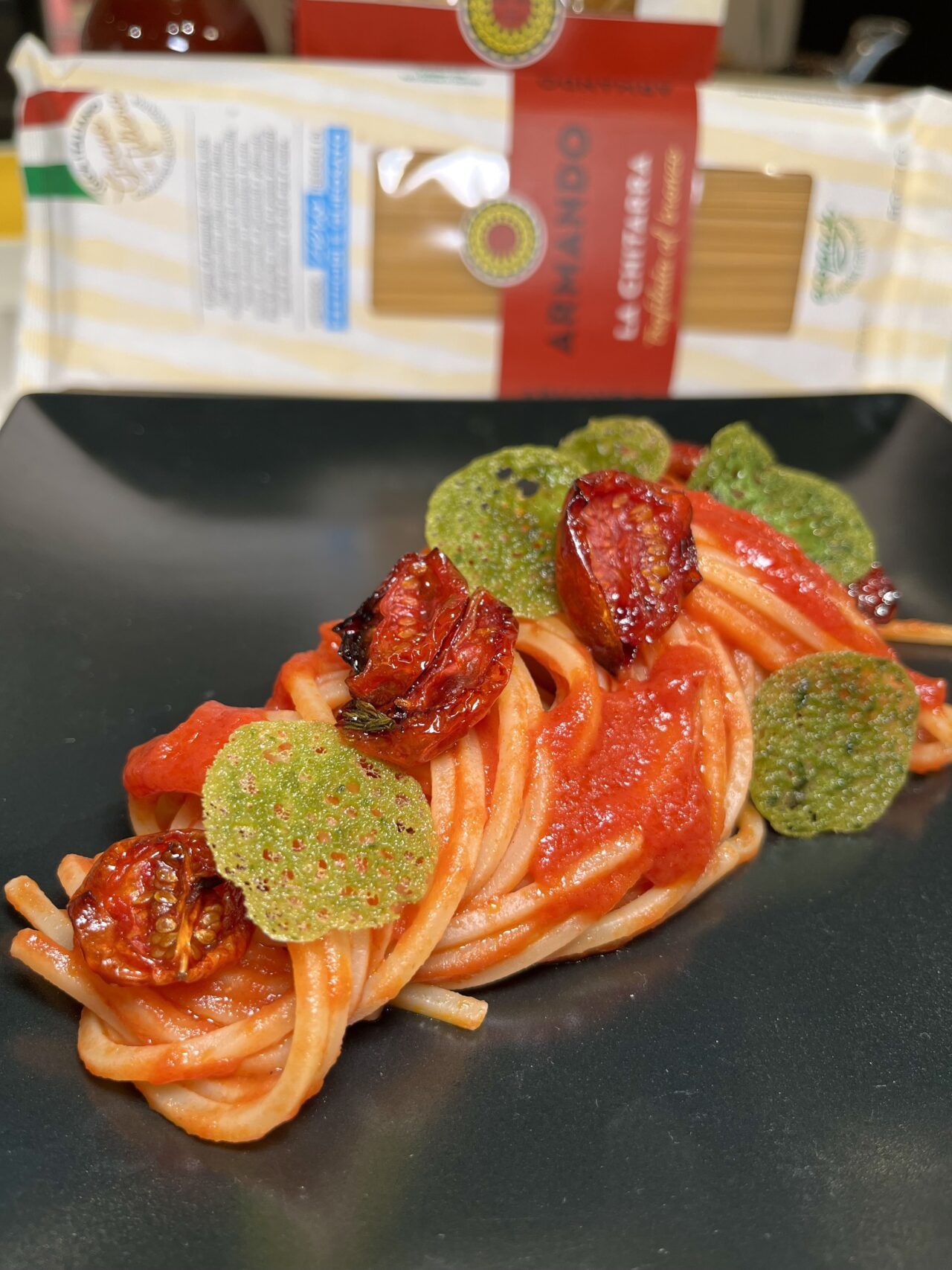 Pasta al doppio pomodoro con corallo al basilico