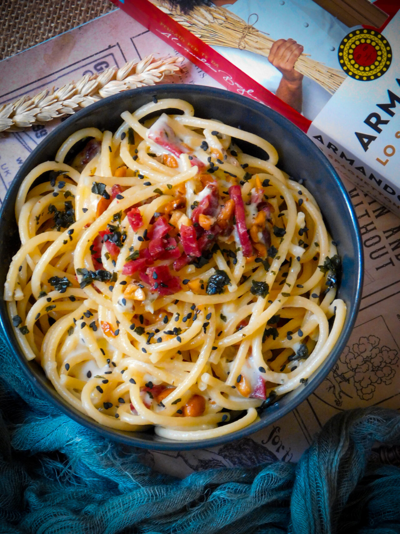 Spaghettone mit Erdnüssen, Bresaola und Stracchino