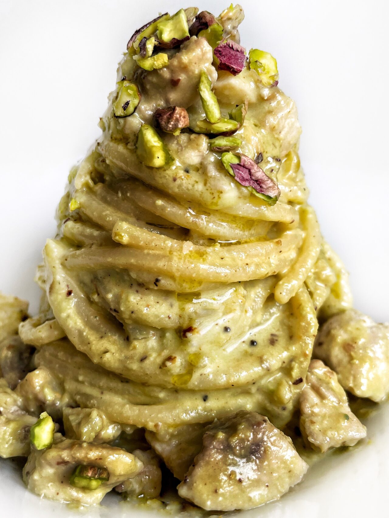 NATALE IN CASA ARMANDO | Spaghettone con pesto di pistacchi, pesce spada e granella di pistacchi di Siciliana ai fornelli