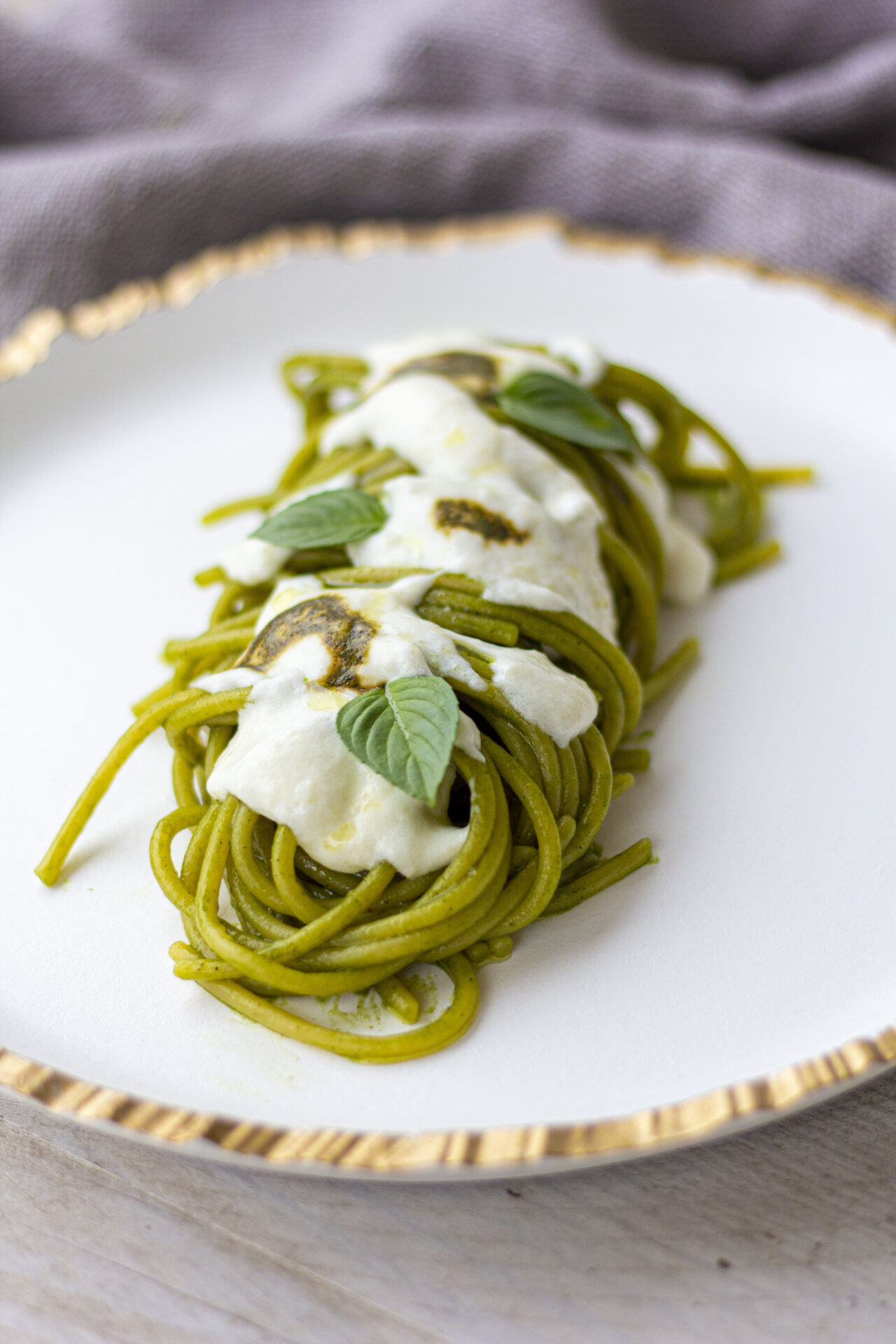 Spaghettone con cavolo nero, estratto di pepe nero e pecorino toscano