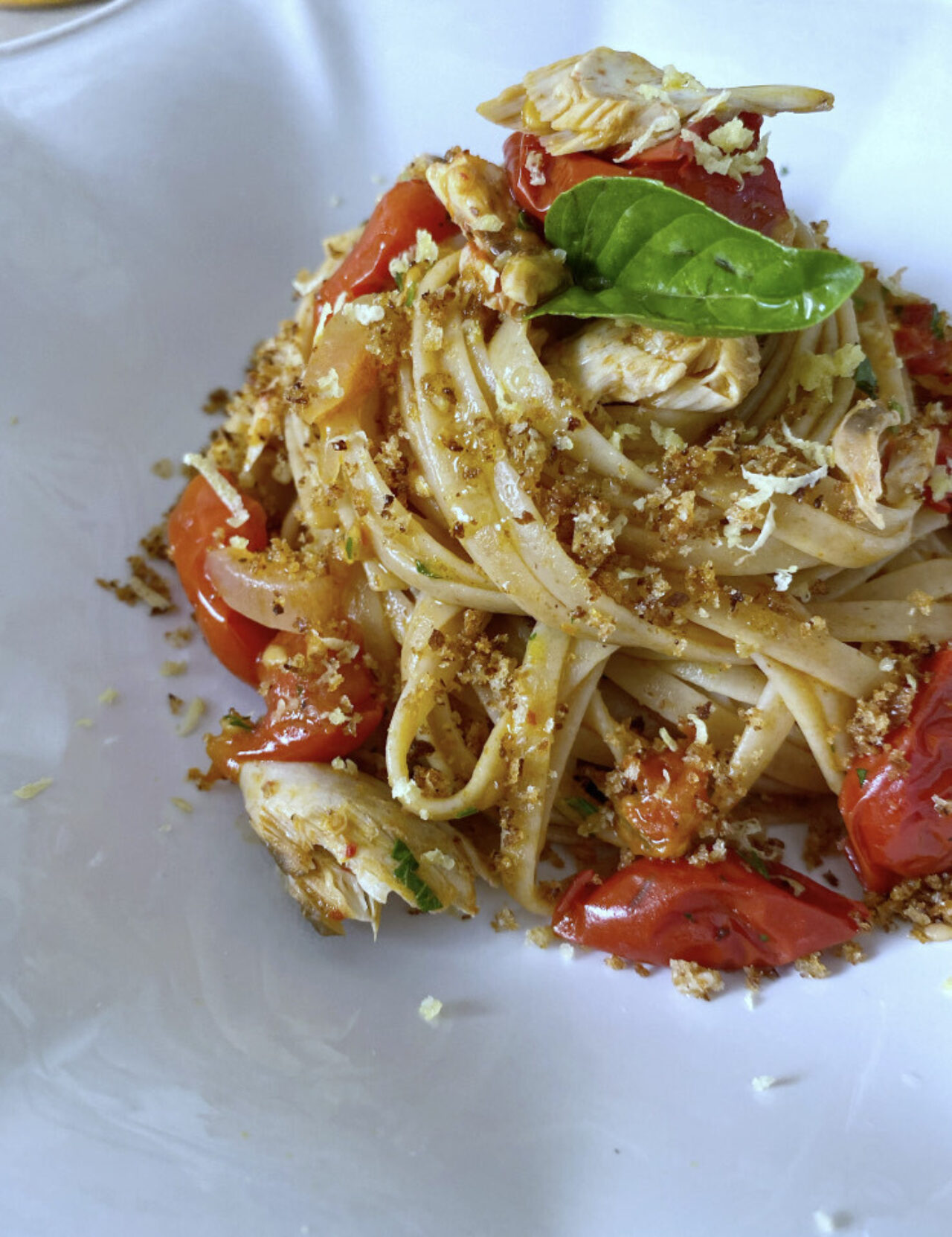 FERRAGOSTO con Pasta Armando | Linguine Integrali Bio con sgombro, pomodorini e muddica atturrata di Ilenia Guarneri