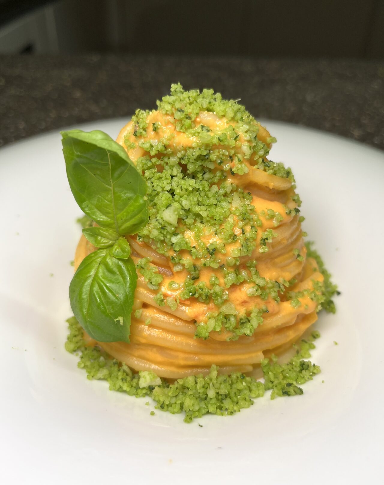 Spaghetti mit Datterini-Creme und Burrata mit Basilium-Parmesankäse