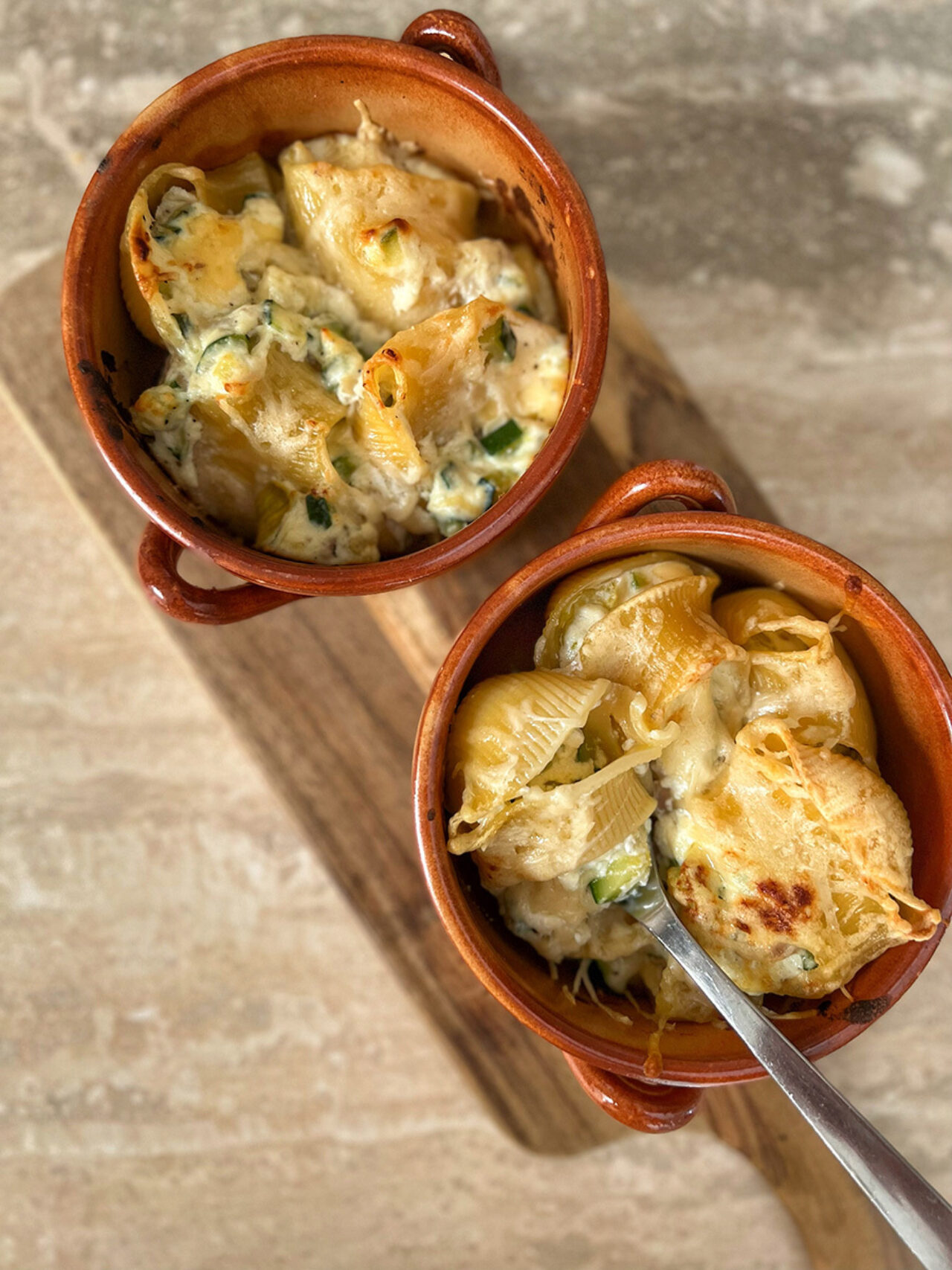 Lumaconi ripieni di ricotta, zucchine e formaggio gratinati al forno