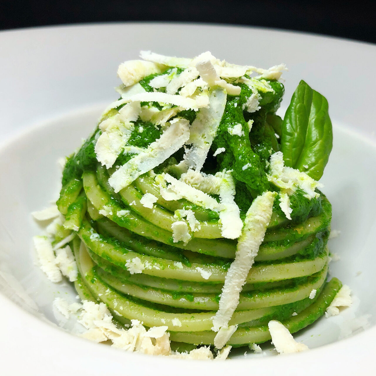 Chitarra Pasta Armando mit Spinat und gesalzenem Ricotta