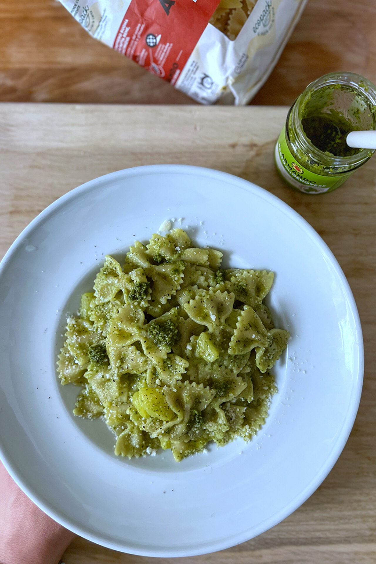 Farfalle con pesto e patate