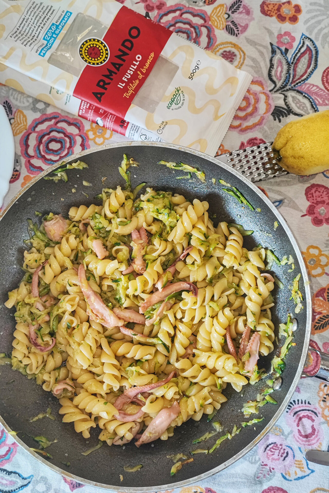 Fusilli con moscardini e zucchine