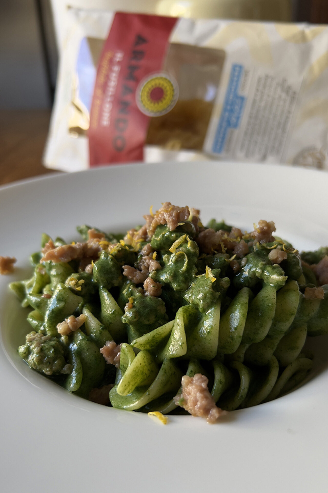 Fusilloni con salsiccia e spinaci