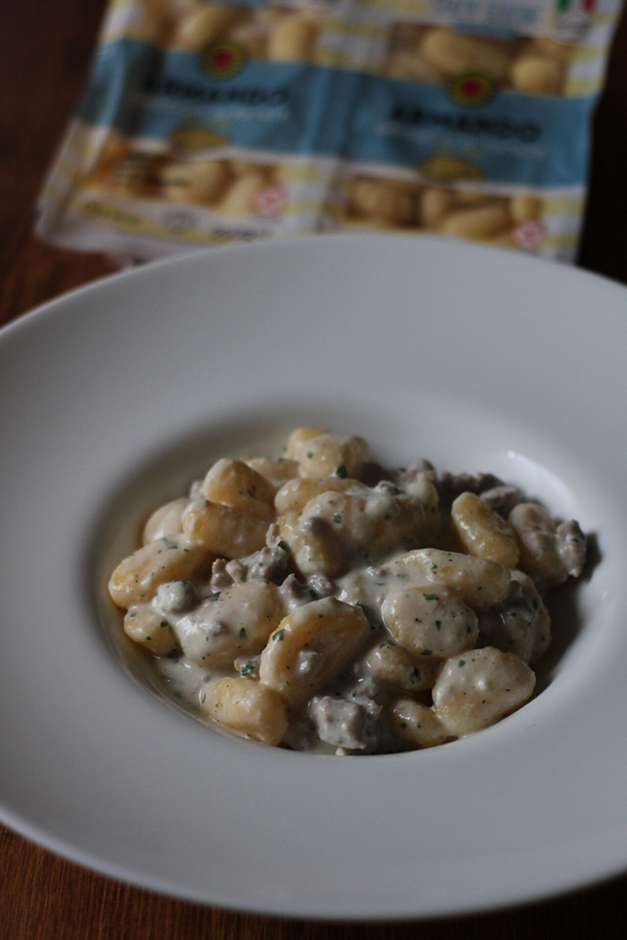 Gnocchi con salsiccia e stracchino