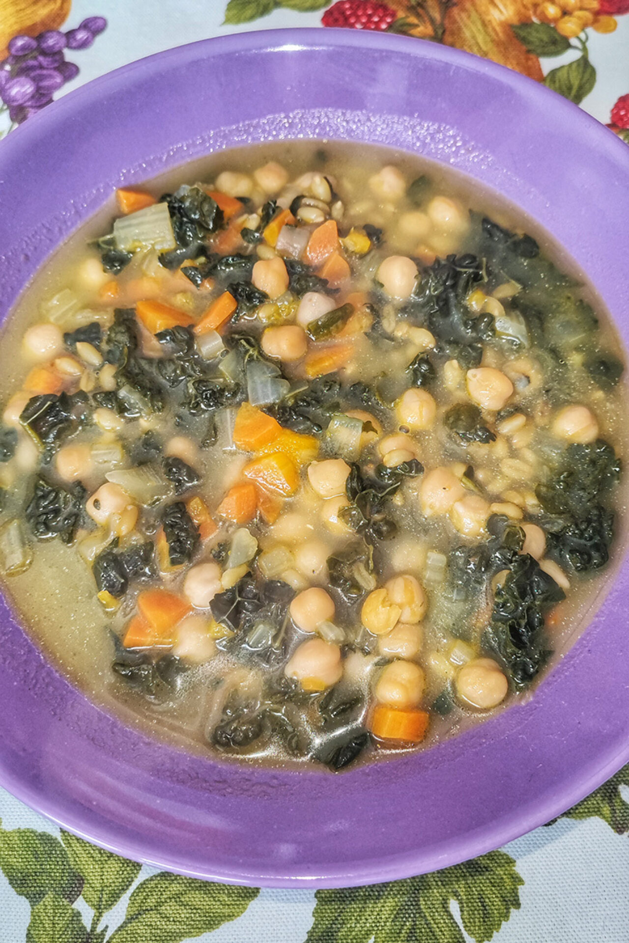 Minestra di grano e ceci con cavolo nero