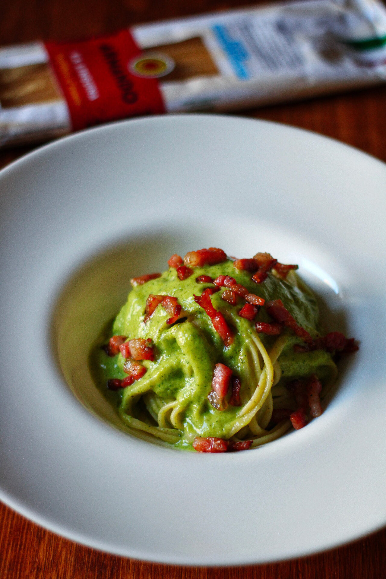 Linguine in crema di zucchine e guanciale