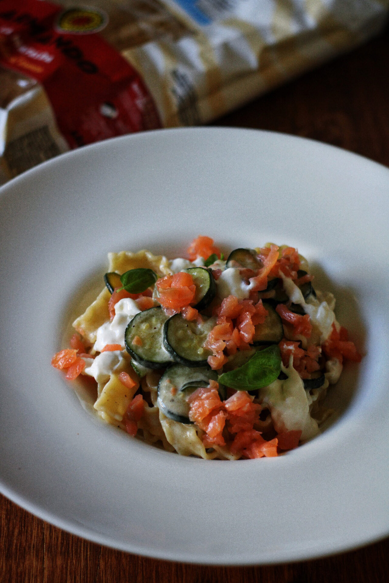 Mafalde con zucchine, salmone e stracciatella