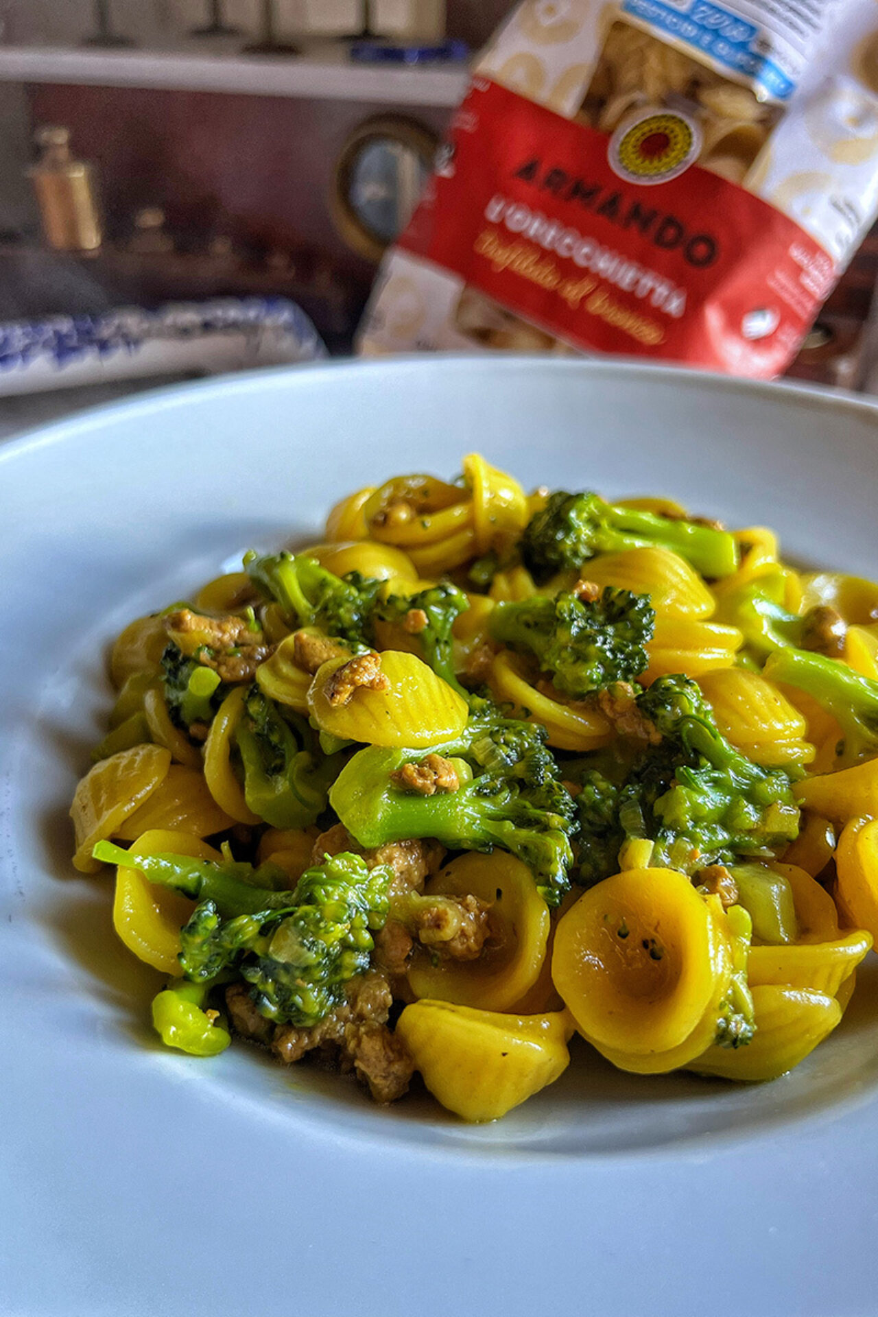 Orecchiette con polpa di vitello, broccoletti e zafferano