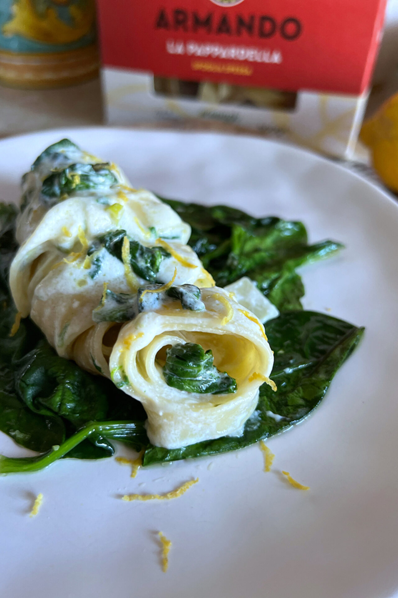 Pappardelle con ricotta, spinaci e zeste di limone