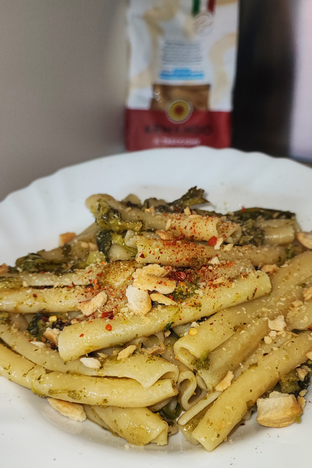 Treccione con cime di rapa, alici e taralli