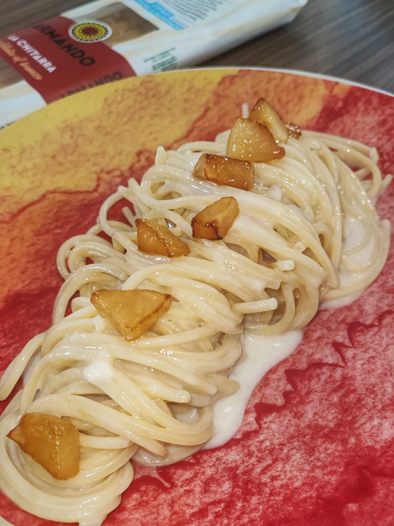 Spaghetti alla chitarra taleggio e pere caramellate