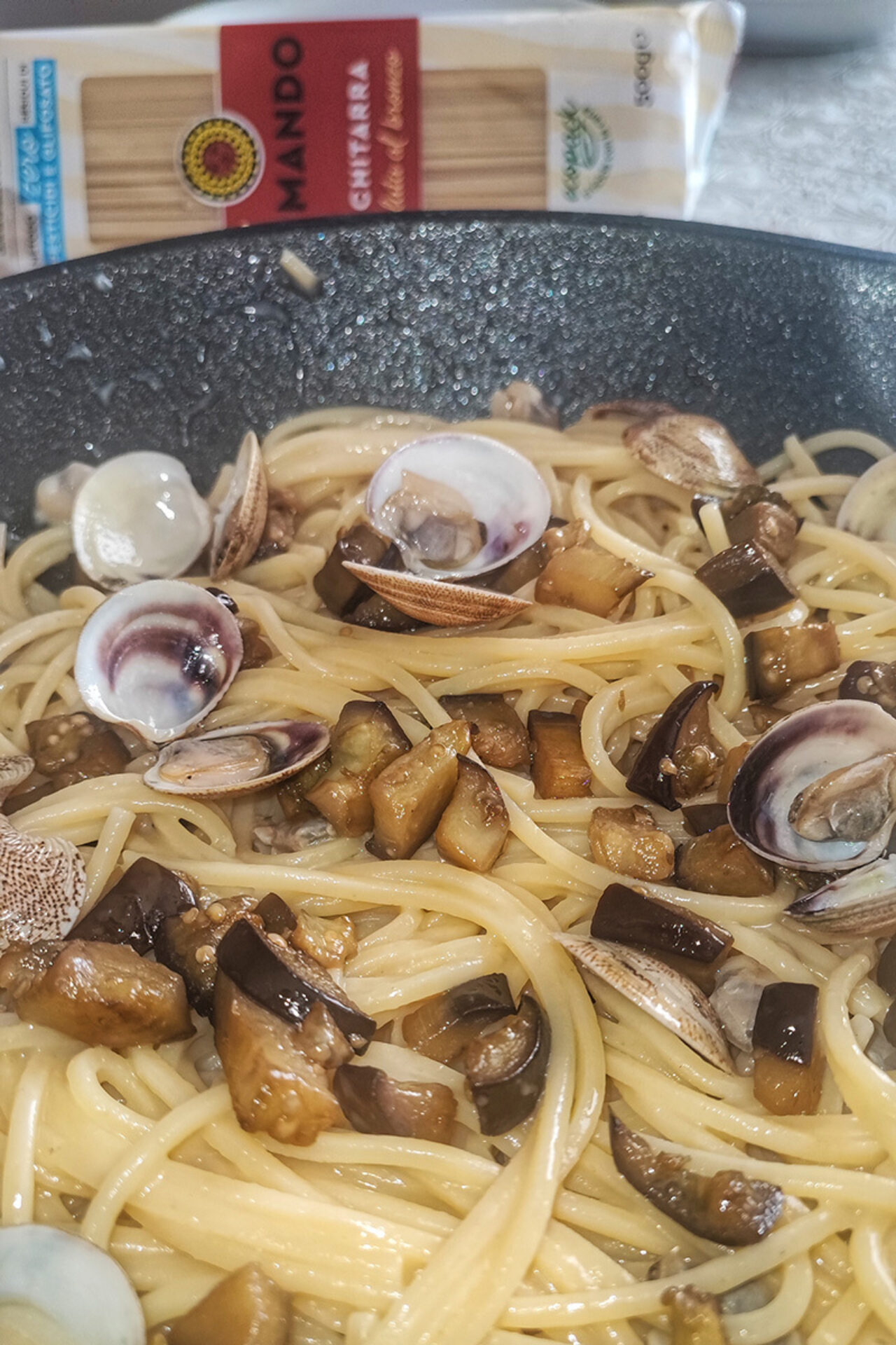 Spaghetto alla chitarra con lupini e melanzane