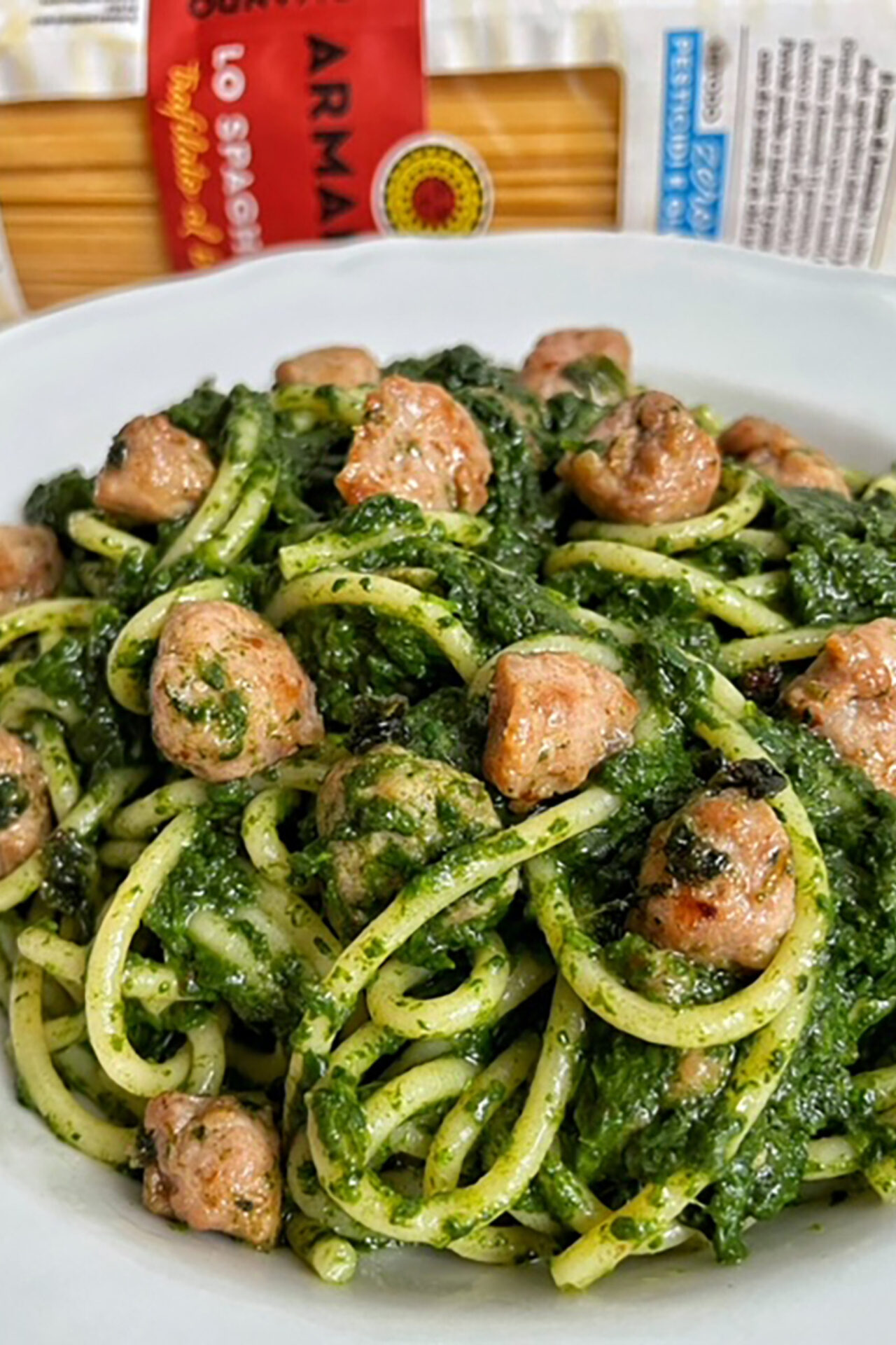 Spaghetti con spinaci e salsiccia