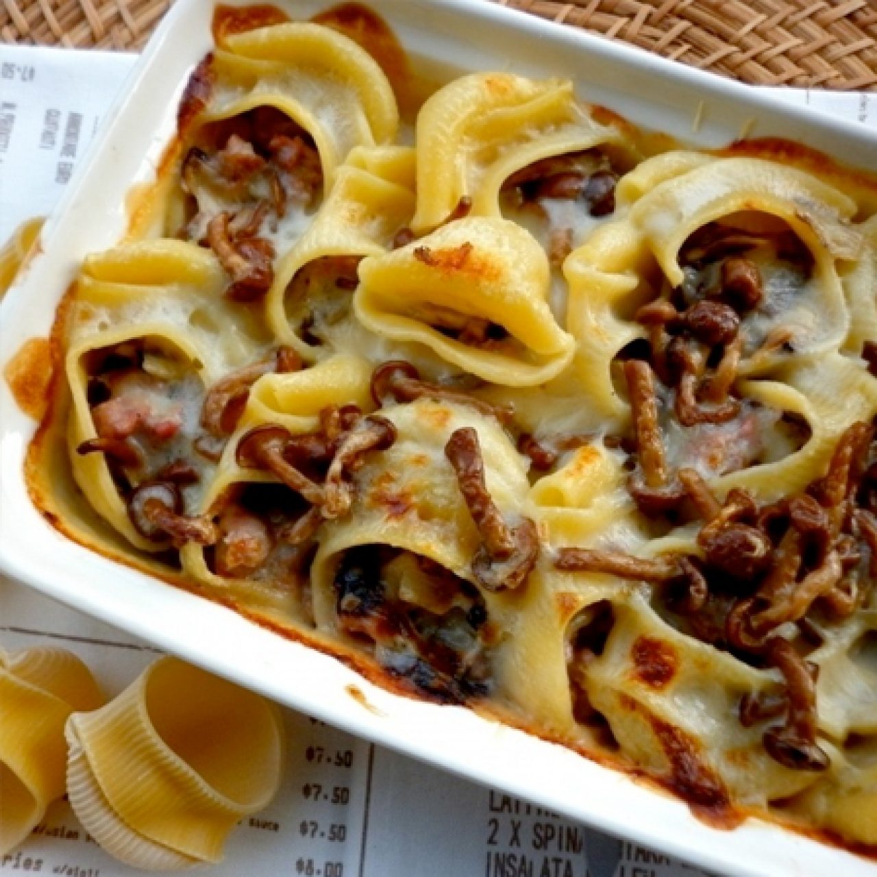 Baked stuffed lumaconi