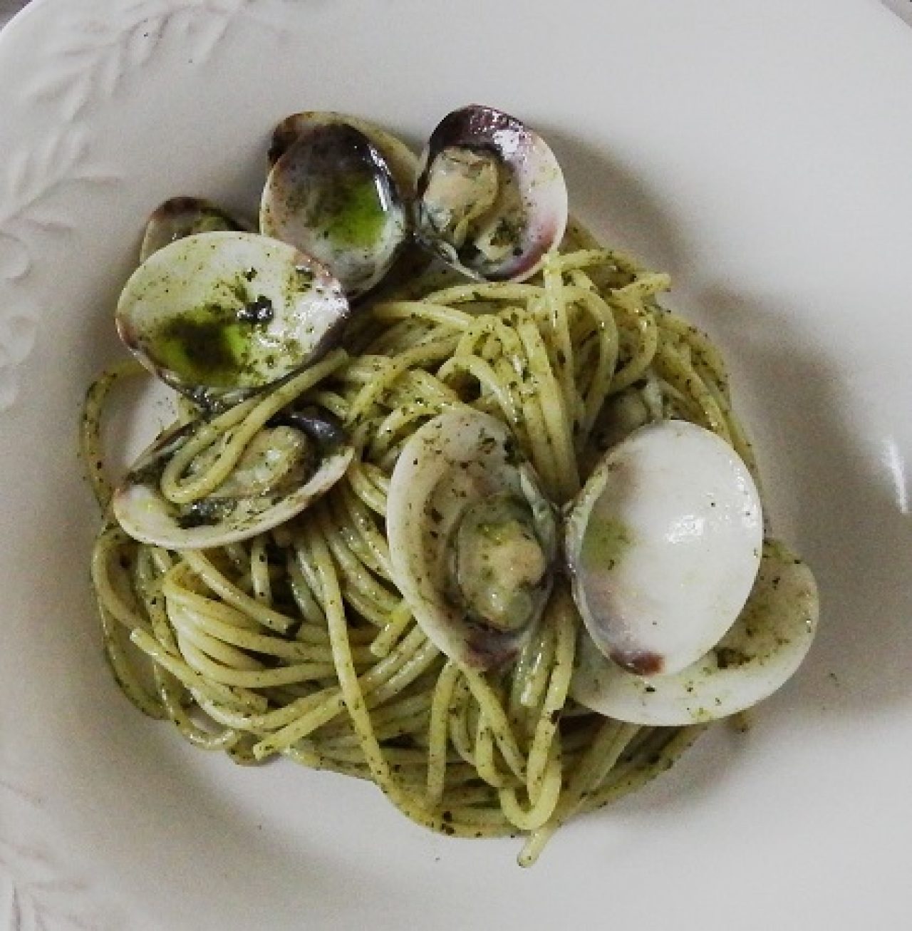 Pasta Armando | Spaghetti mit Schwarzkohlpesto und Venusmuscheln