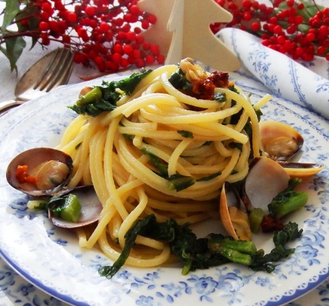 Spaghetti alla chitarra mit Kohlrabi und Venusmuscheln