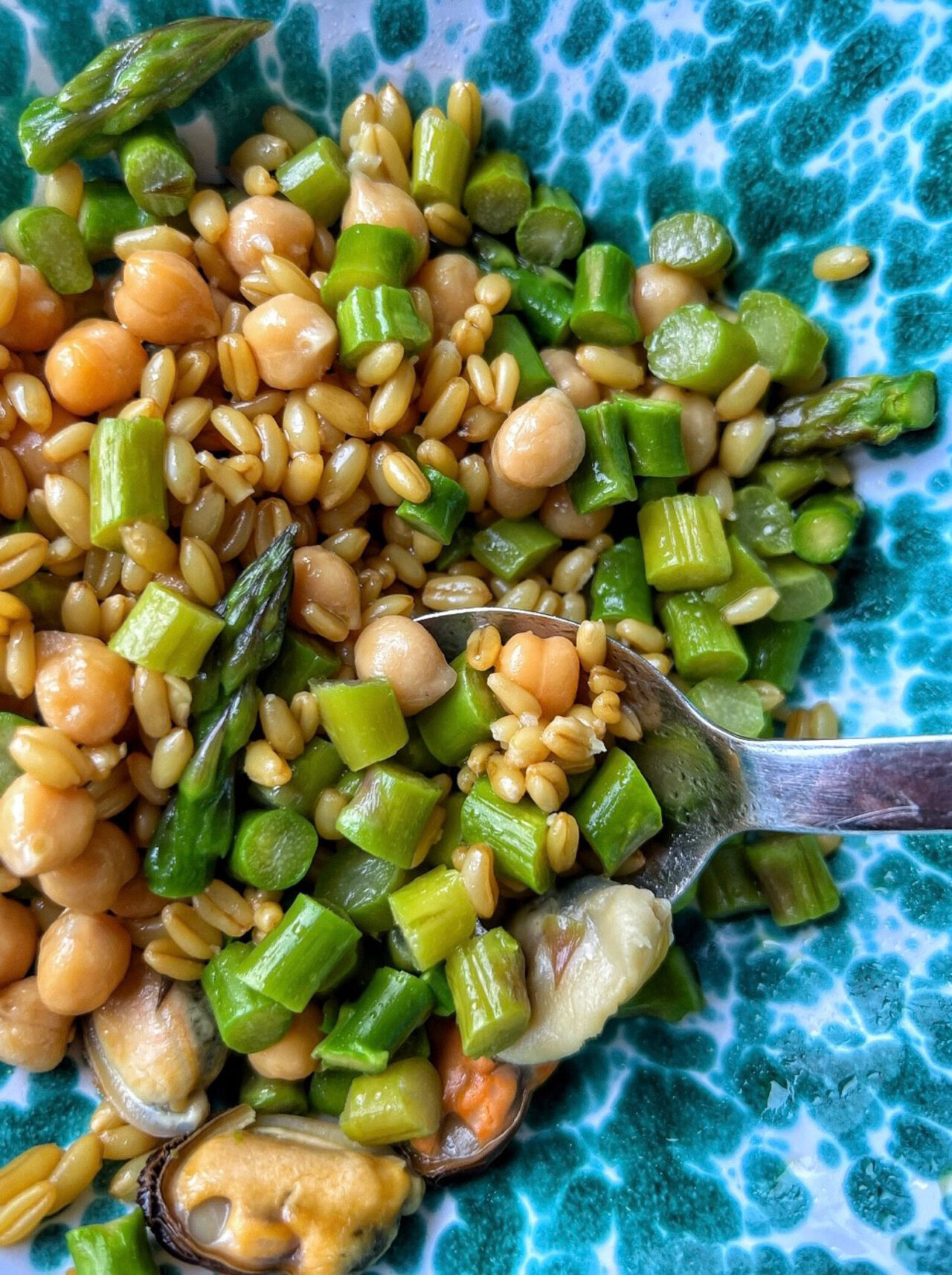 Grano e Ceci con asparagi e cozze