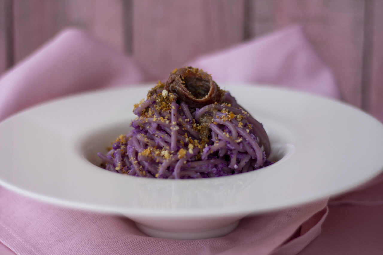 Spaghetti mit Rotkohl mit Sardellen