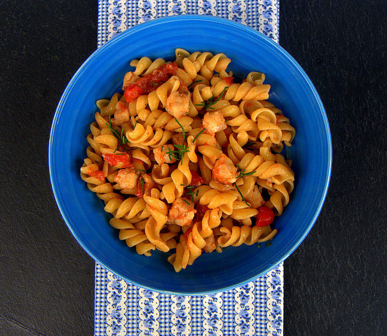 Fusillo Armando mit Kirschtomaten, Kabeljau und Heiligenkraut