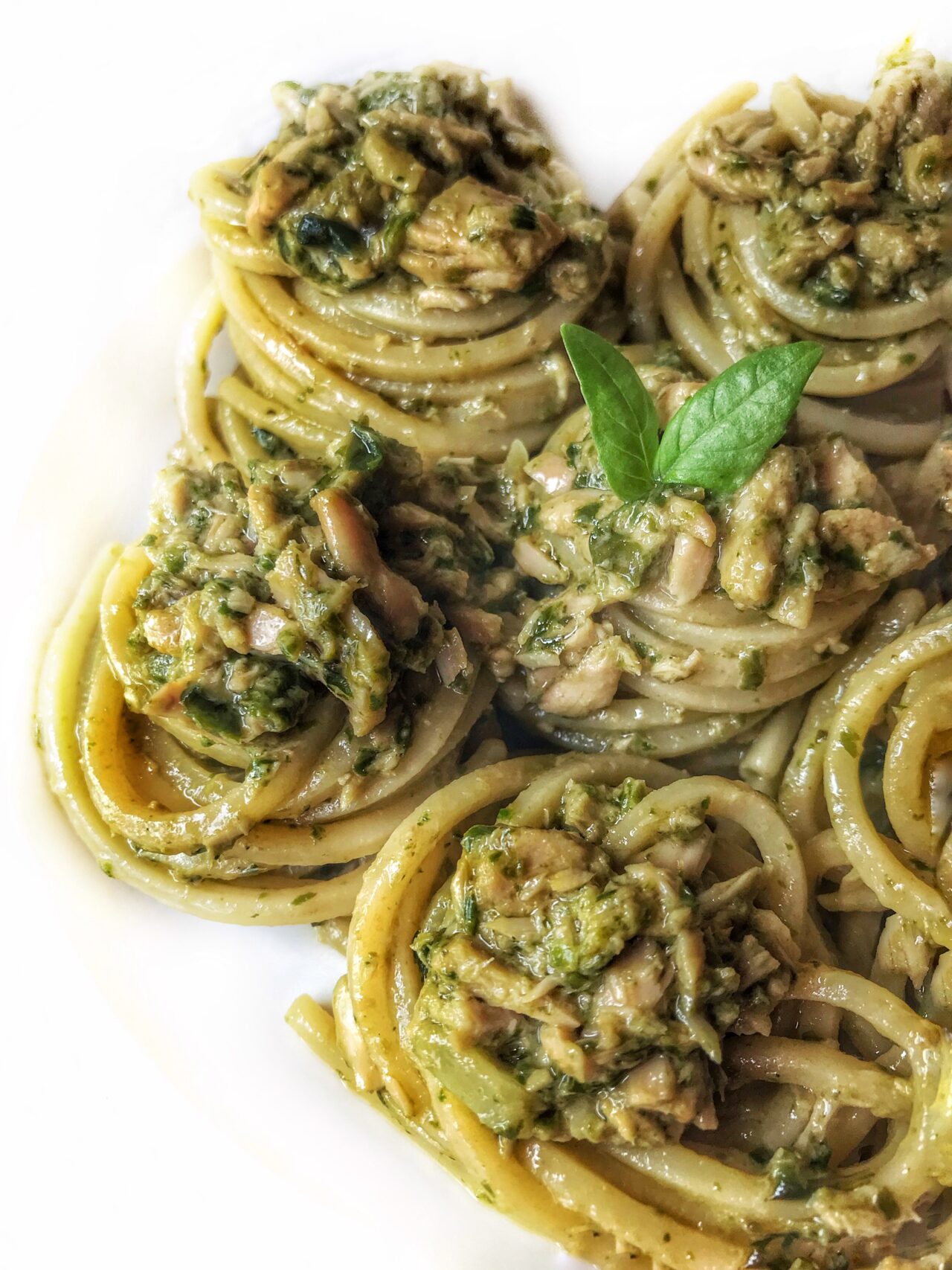 Spaghetti alla Chitarra con pesto di basilico e tonno