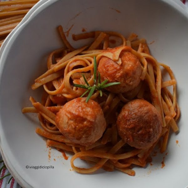 Linguine ai legumi con polpette di tonno al sugo