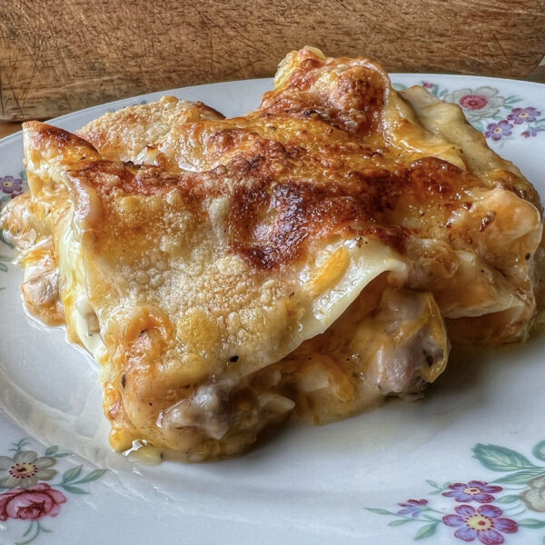 Lasagna con zucca, salsiccia e scamorza
