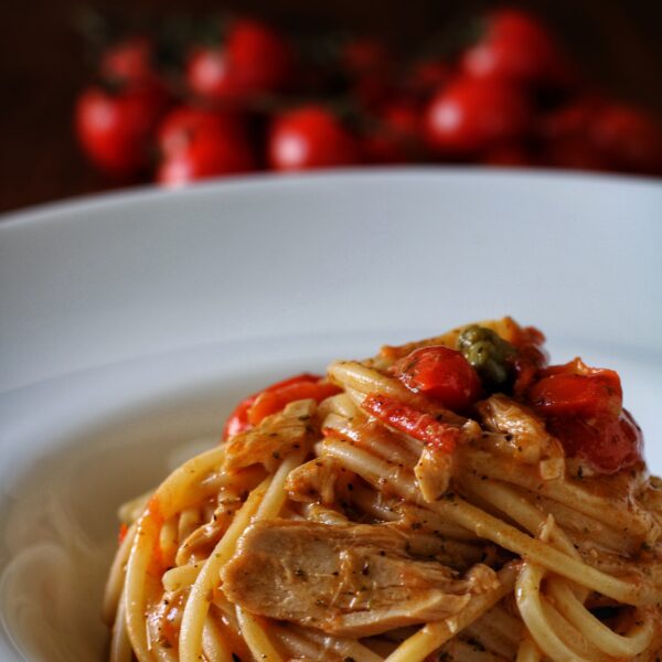 FERRAGOSTO mit Pasta Armando | Spaghetti alla chitarra mit Kirschtomaten, Thunfisch und Kapern von Il Pugliese che cucina