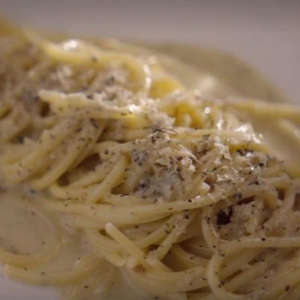 Spaghetti alla chitarra con burro e tartufo