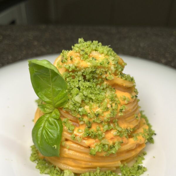 Spaghettone con crema di datterini gialli e burrata e Parmigiano aromatizzato al basilico