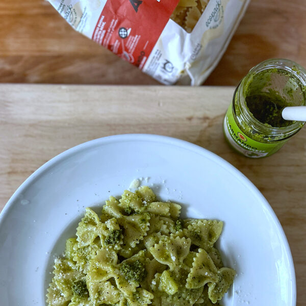 Farfalle con pesto e patate