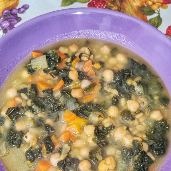 Minestra di grano e ceci con cavolo nero