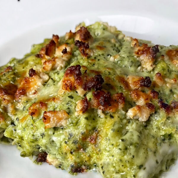 Lasagne al pesto di cavolo nero con provola e salsiccia