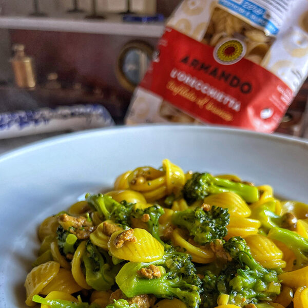 Orecchiette con polpa di vitello, broccoletti e zafferano