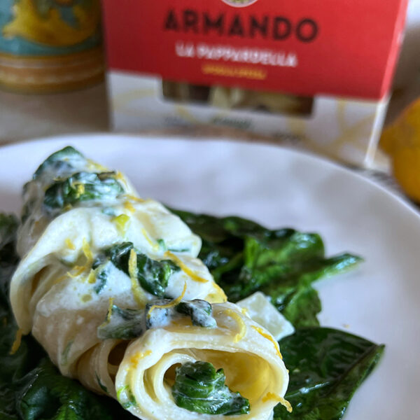 Pappardelle con ricotta, spinaci e zeste di limone