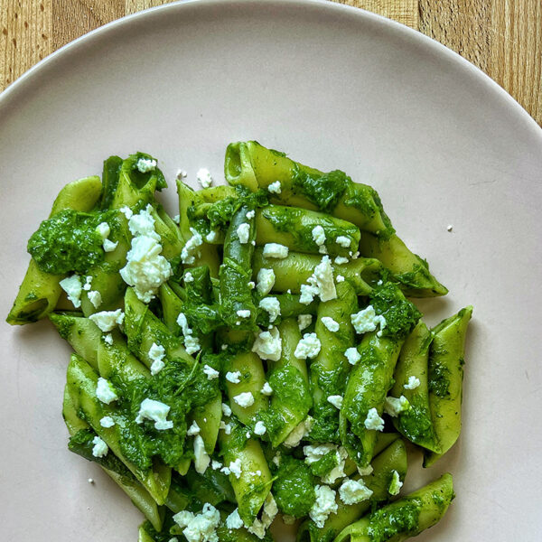 Penne con crema di cicoria e feta