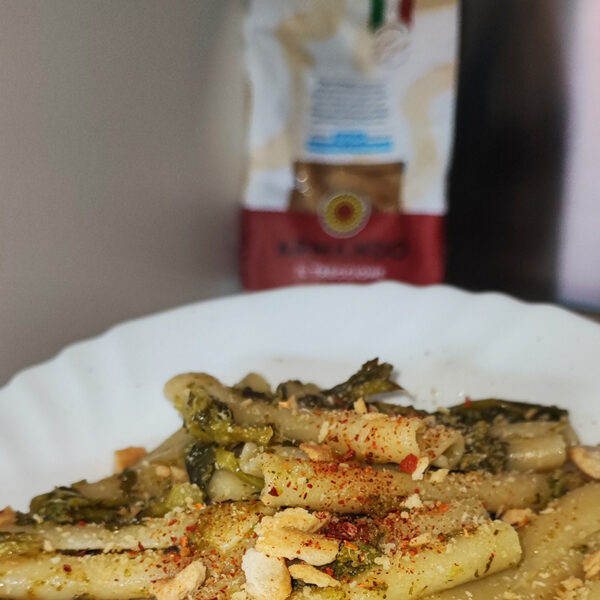 Treccione con cime di rapa, alici e taralli