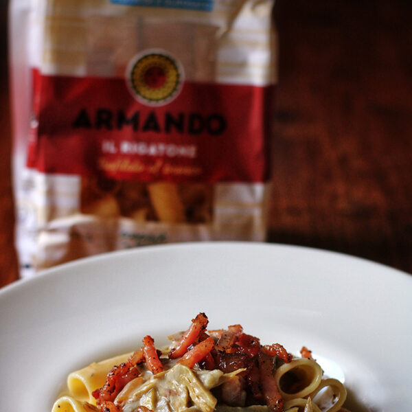 Rigatoni con carciofi, guanciale e pecorino