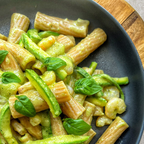 Tortiglioni integrali con crema di zucchine e gamberetti