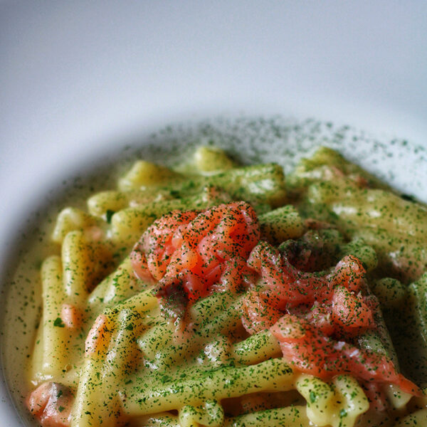 Trecce con crema di patate e salmone affumicato