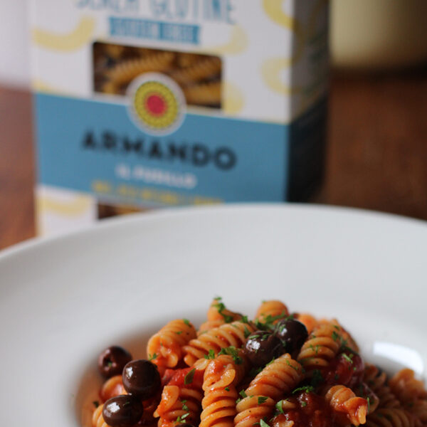 Fusilli con sugo di acciughe e olive