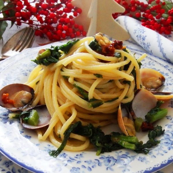 Spaghetti alla chitarra mit Kohlrabi und Venusmuscheln