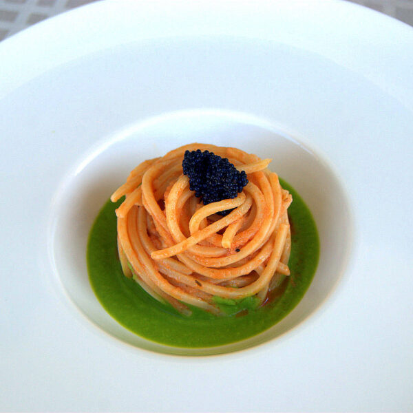 Chitarra Pasta Armando con sugo di trota e crema di piselli