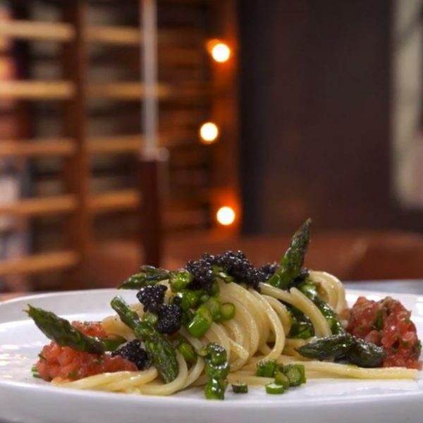 Spaghetti alla Chitarra tiepidi agli asparagi e caviale