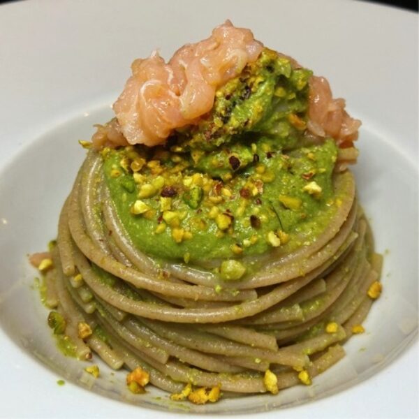 Spaghetti di Farro Integrale con “pesto” di fagiolini e salmone affumicato