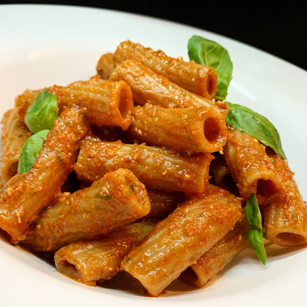 Tortiglione Integrale Bio Pasta Armando con pesto di pomodorini, mandorle e basilico